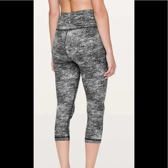 Lululemon Wunder Under Crop High Rise 21* Black and White Jacquard Size 2 - Picture 1 of 7